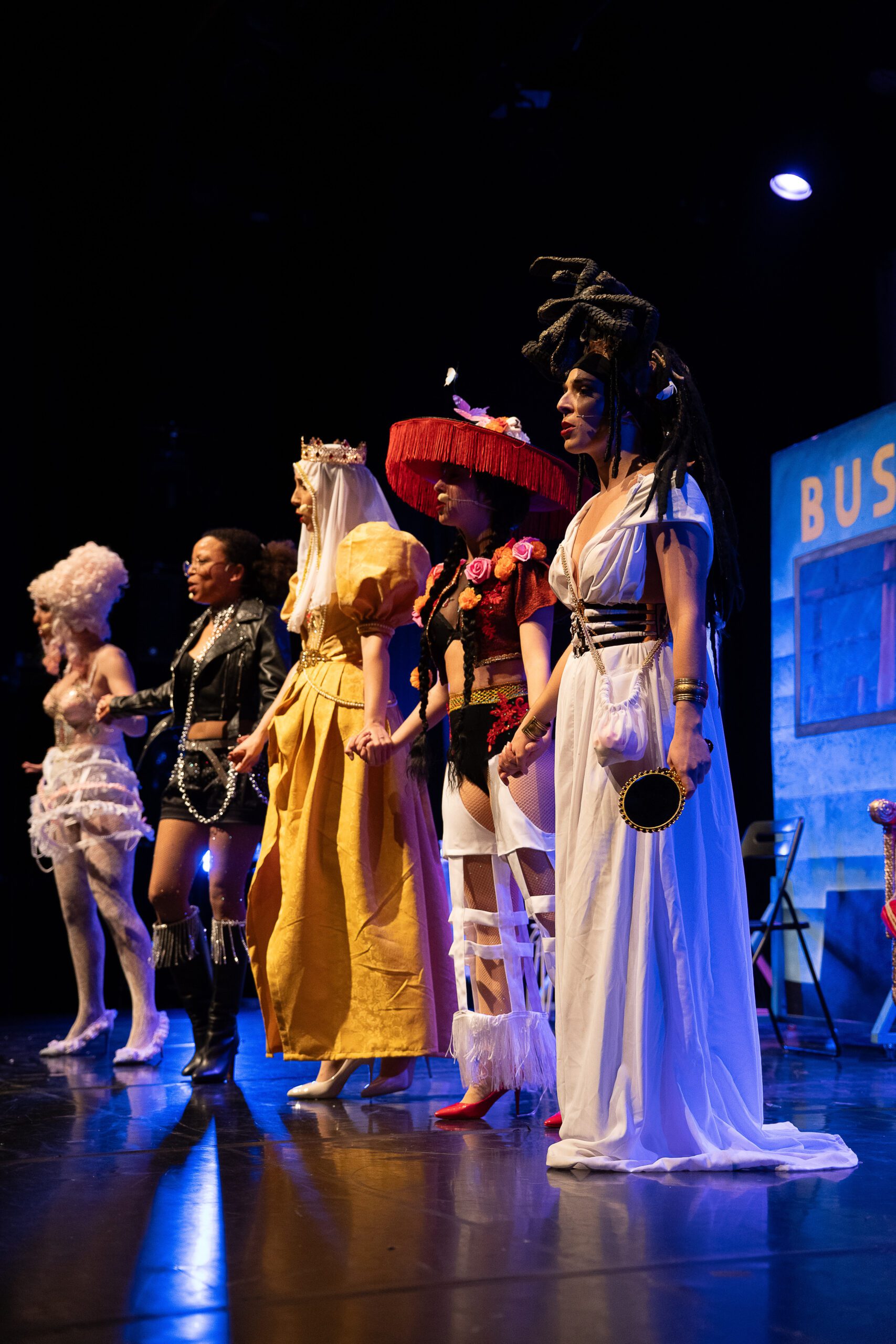 Showforia-323