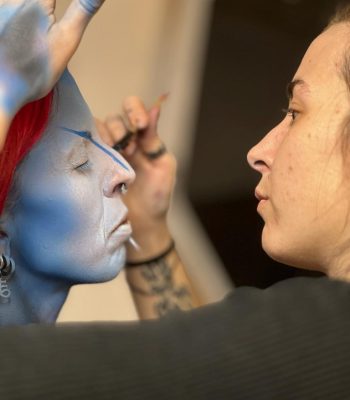 Marta en proceso de bodypaint